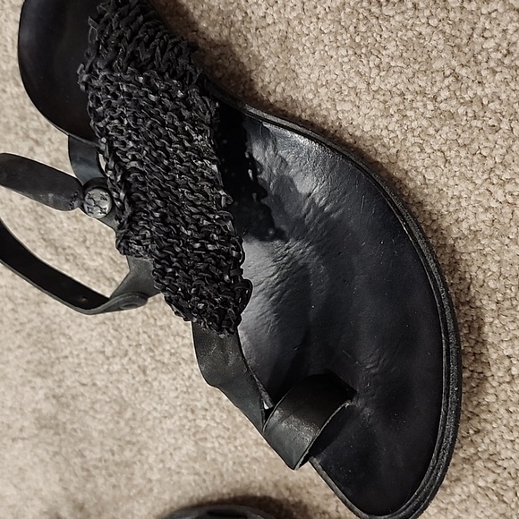 Black Minimalist Thong Sandals - Picture 2 of 4